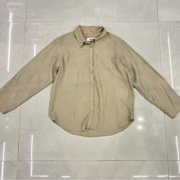 The Frankie Shop
Long Sleeve Button-Up Top
Size: M - Picture 12 of 14